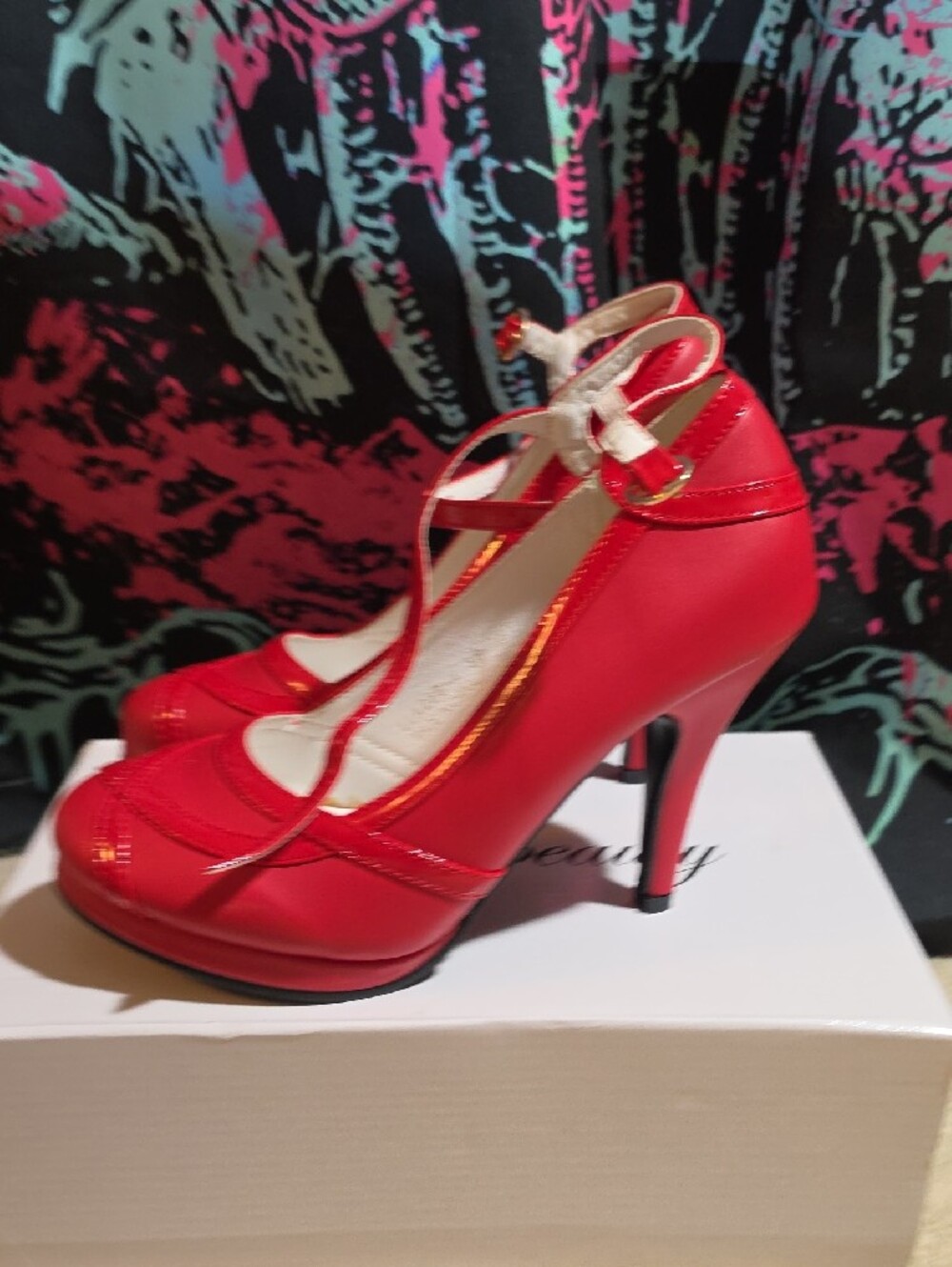 New Women's Red Vintage-Inspired Mary Jane Heels - Picture 3 of 4